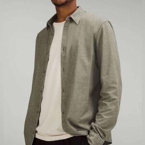 Lululemon Mens Commission Long-Sleeve Shirt Green Khaki Stretch Logo 2XL EUC